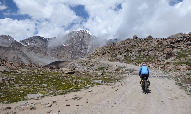Last cruisy stretch to Tosor pass
